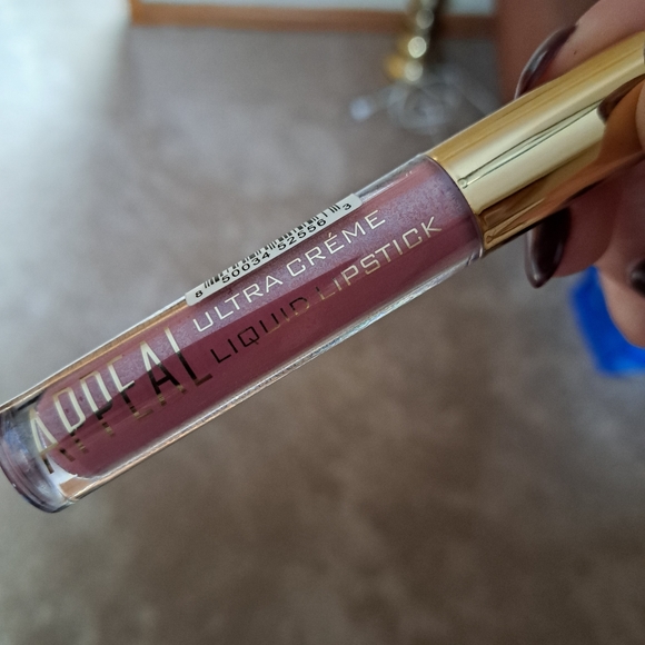 Ultra Creme Liquid Lipstick in shade: Muse - Picture 3 of 6